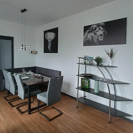 Casatua - Golden Lion - Parkplatz - Sport - Messe Apartment