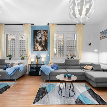 Casatua - Parkplatz - Tischfussball - Dart - Messe - Wifi - Küche Apartment Wuppertal