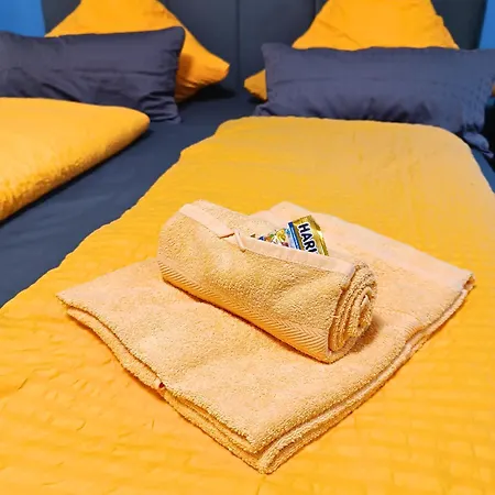 Casatua - Parkplatz - Tischfussball - Dart - Messe - Wifi - Küche Apartment *